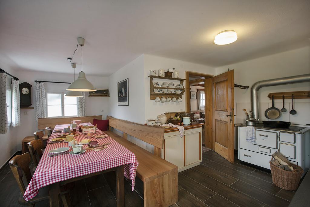 Schwadenguetl Villa Gosau Room photo
